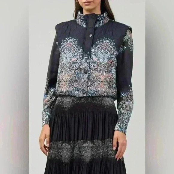 Current air crop diamond quilted puffer vest black/multi
multiple sizes - Picture 4 of 7